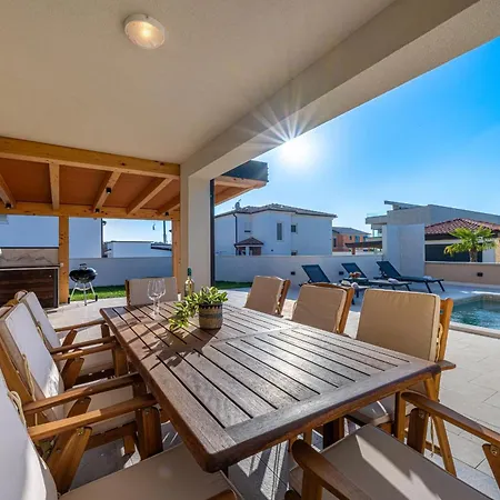 Holiday home Dvor *