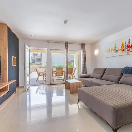 Holiday home Dvor