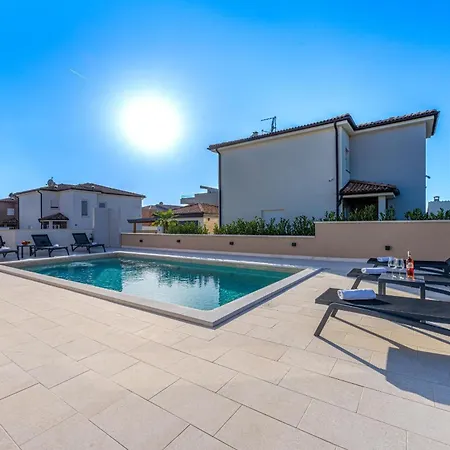 Holiday home Dvor